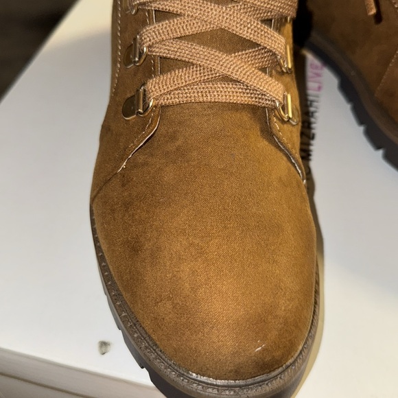 Isaac Mizrahi hiker booties 💕 - Picture 2 of 7